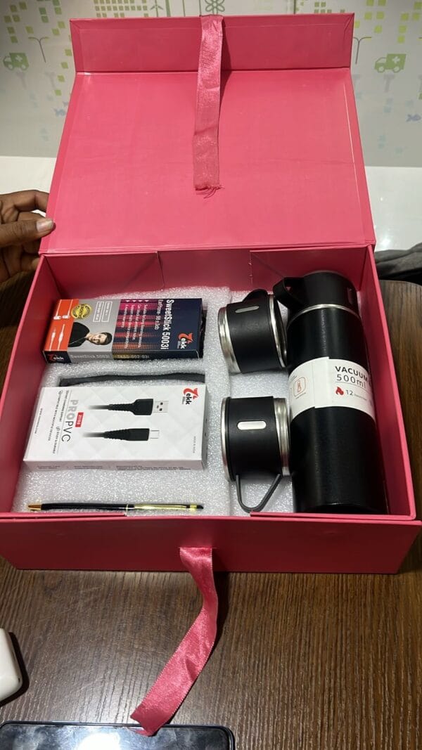 Grab Double Wall Stainless Steel Thermo 500ml Vacuum Flask Gift Set with Two Cups Combo - Image 5